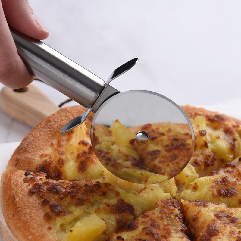 Stainless Steel Pizza Cutter With Handle