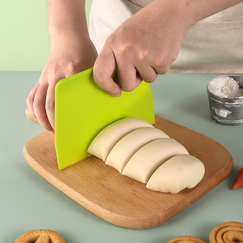 Plastic Baking Dough Scraper1
