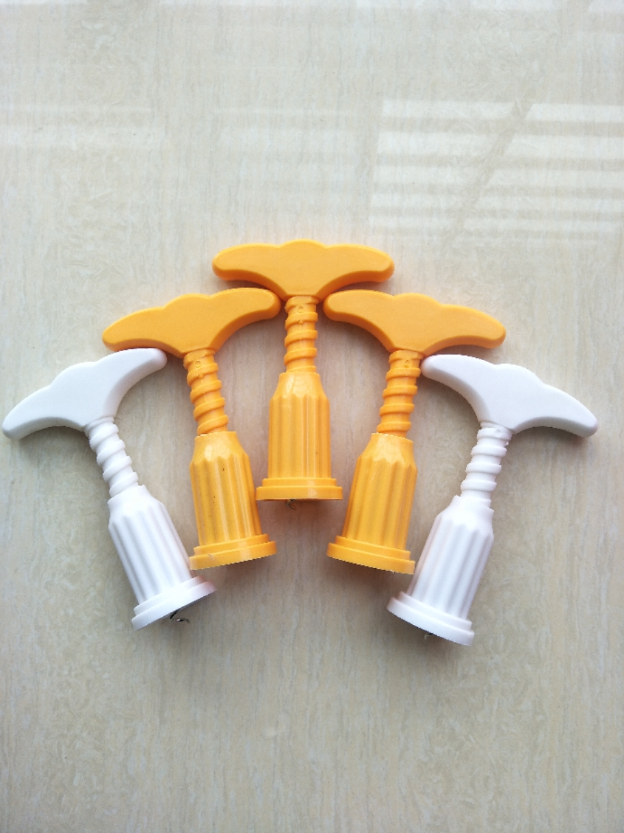 Simple Plastic Wine Corkscrew2