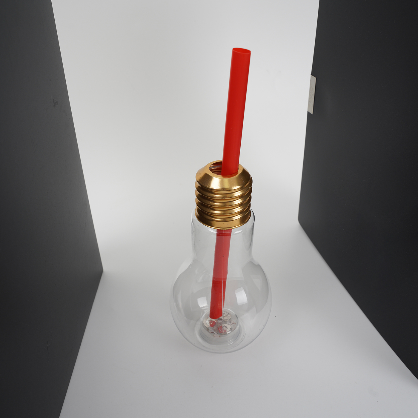 13.5 oz. Light Bulb Cup With Straw4