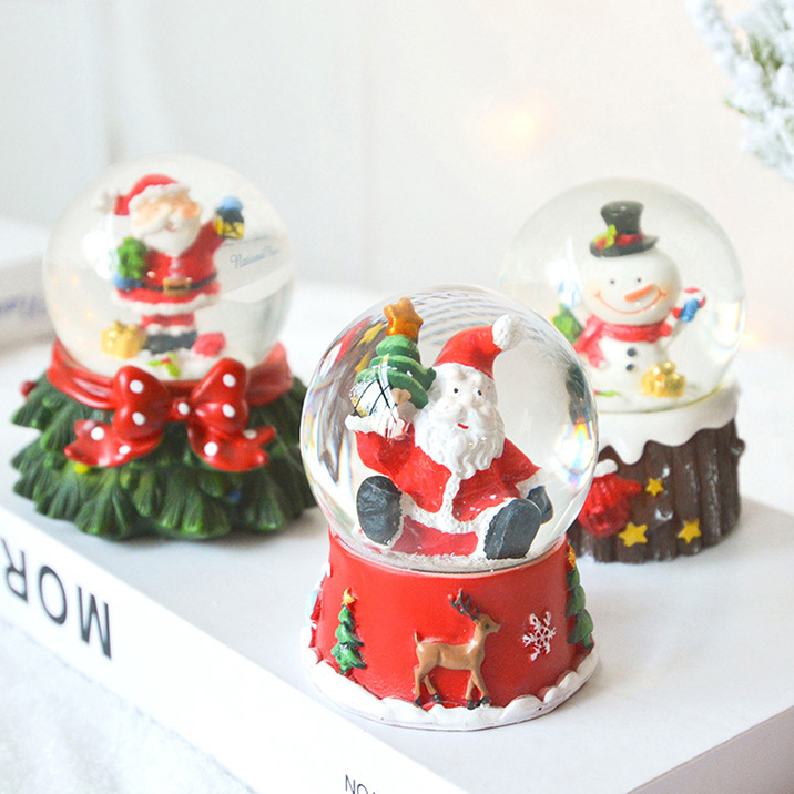 Small Christmas Snow Globe2