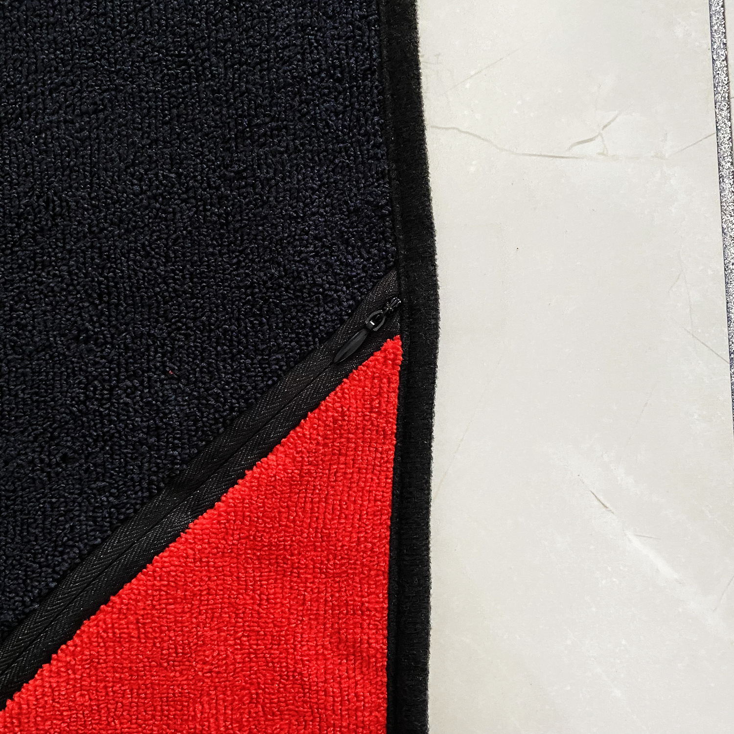 Microfiber Sports Towel With Zipper Pocket2