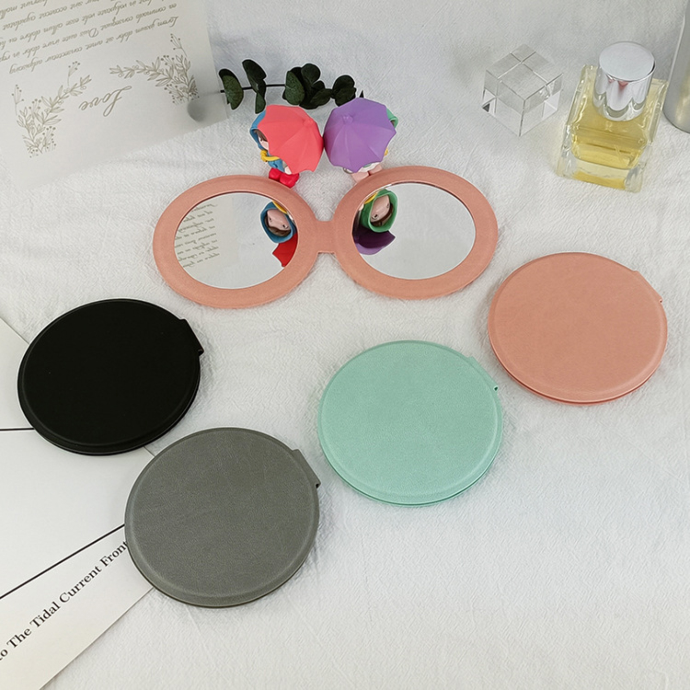 PU Magnetic Mini Makeup Mirror3