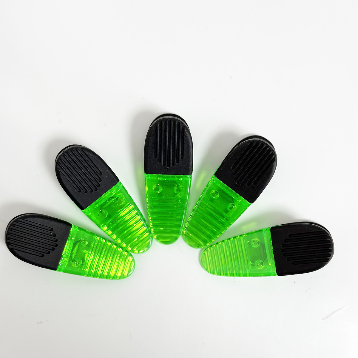 Oval Plastic Magnetic Clip1
