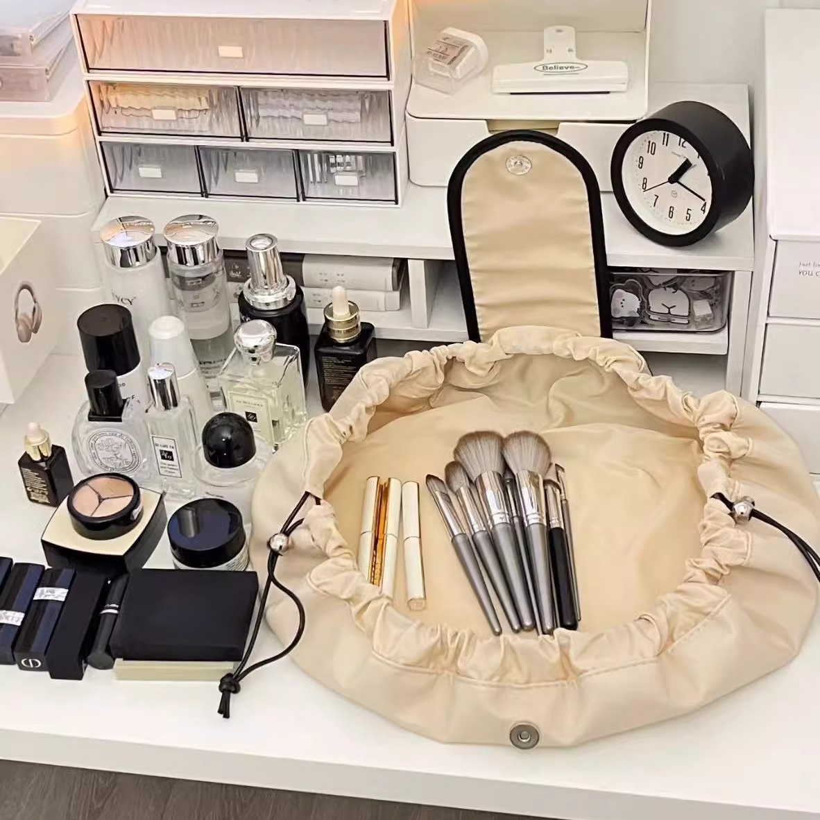 Drawstring Makeup Bag With Hand1