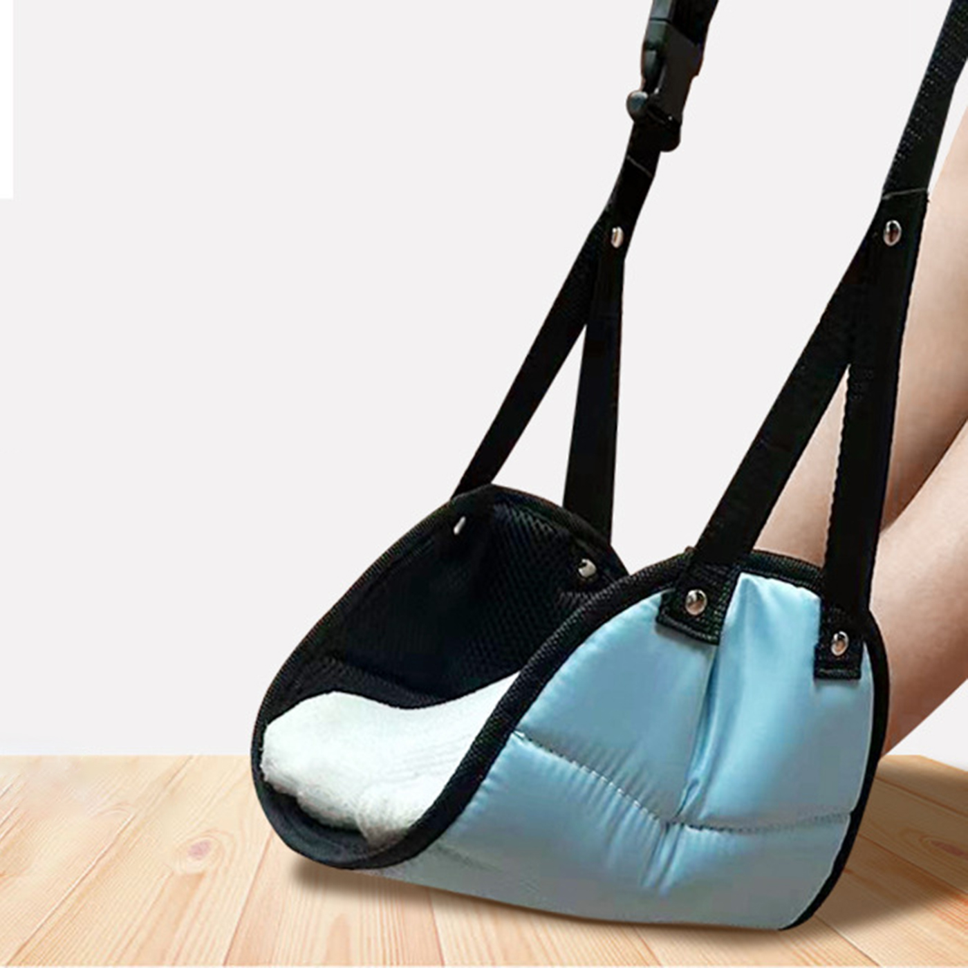 Portable Carry-On Airplane Footrest1