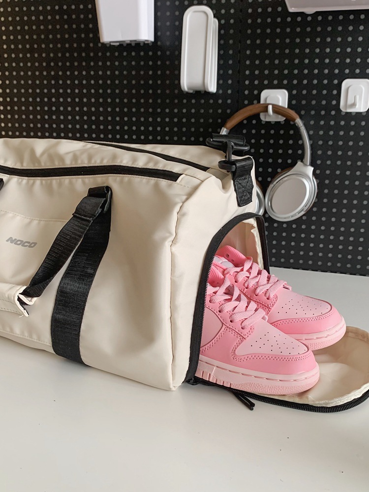 Lightweight Weekender Duffel Bag3