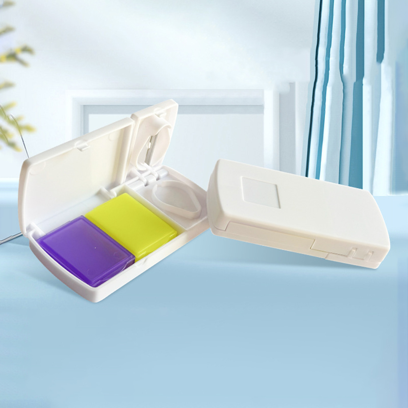 Travel Pill Organizer With Cutter2