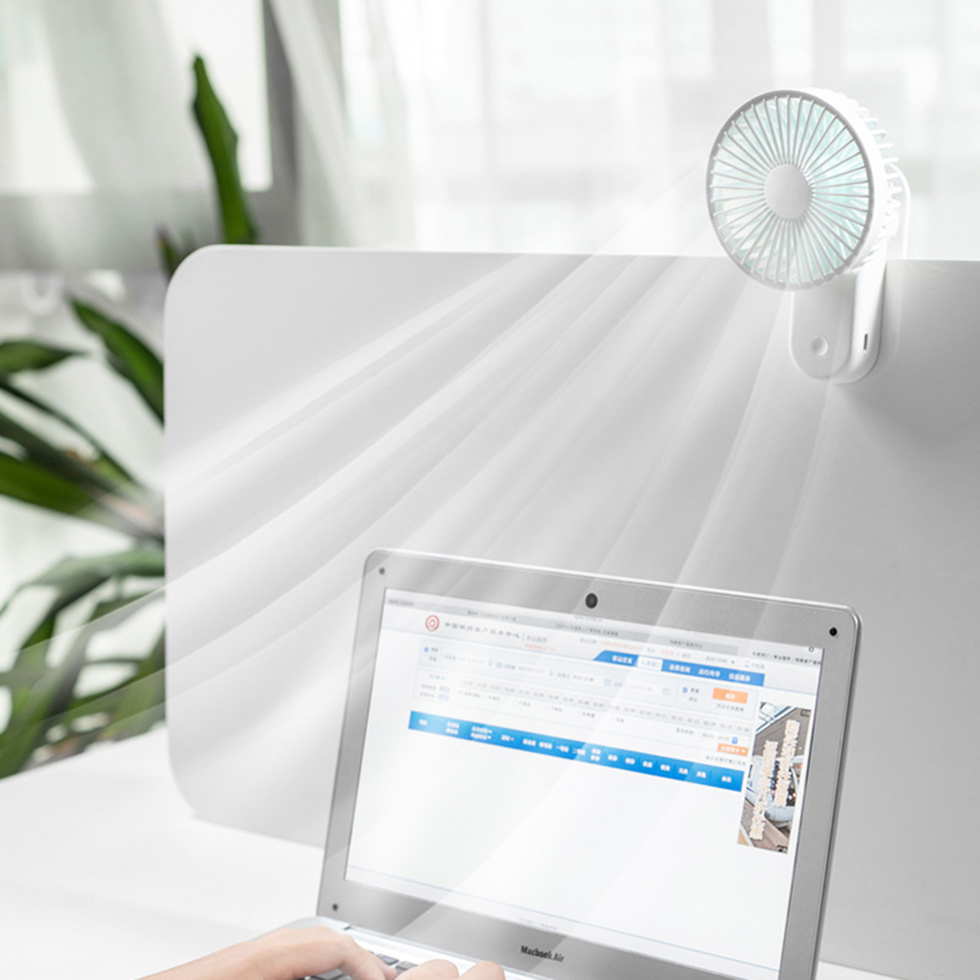 Portable USB Desk Fan With Magnetic Clip1