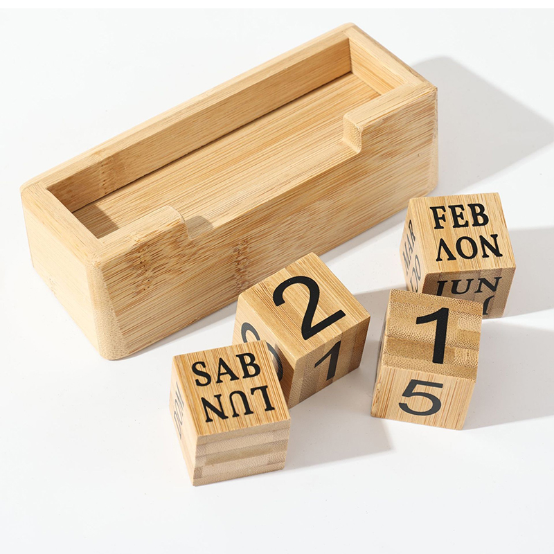 Personalized Wood Perpetual Calendar1